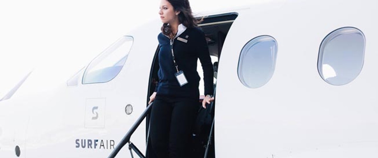 Mitarbeiterin von Surf Air: Die Fluglinie bedient nun auch Samedan/St. Moritz.