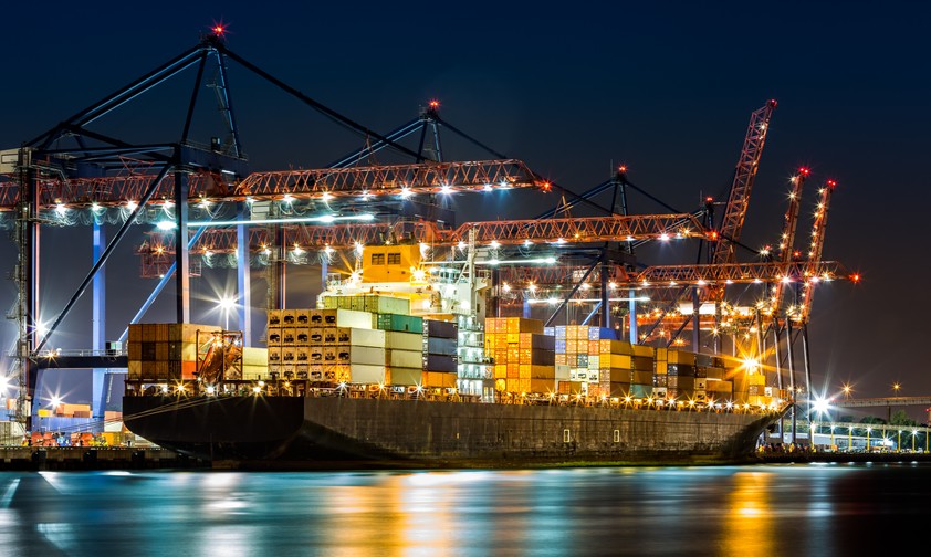 Containerschiff im New Yorker Hafen: Die Kapazitäten sind knapp.