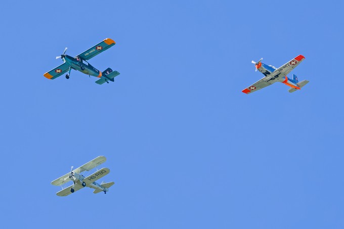 Einer Dornier Do-27, Boeing-Stearman Model 75 and Pilatus P-3 flogen in Formation.