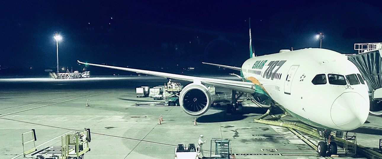 Wir reisten an Bord einer Boeing 787-9 von Eva Air. Fast 14 Stunden dauerte der Flug von Taipeh nach München.