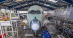 Airbus A350 F bei den Bodenschwingungstests: Der Flieger wird kräftig durchgeschüttelt.
