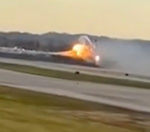 MD-11 kurz vor dem Abheben: Das Flugzeug verlor ein Triebwerk