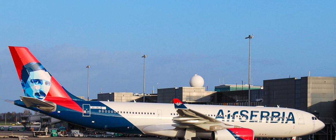 Der erste Airbus A330-200 (YU-ARB) trägt eine Nikola-Tesla-Lackierung.