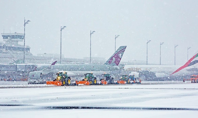 Schnee am Flughafen München: Hunderte Flüge mussten am ersten Dezemberwochenende gestrichen werden.