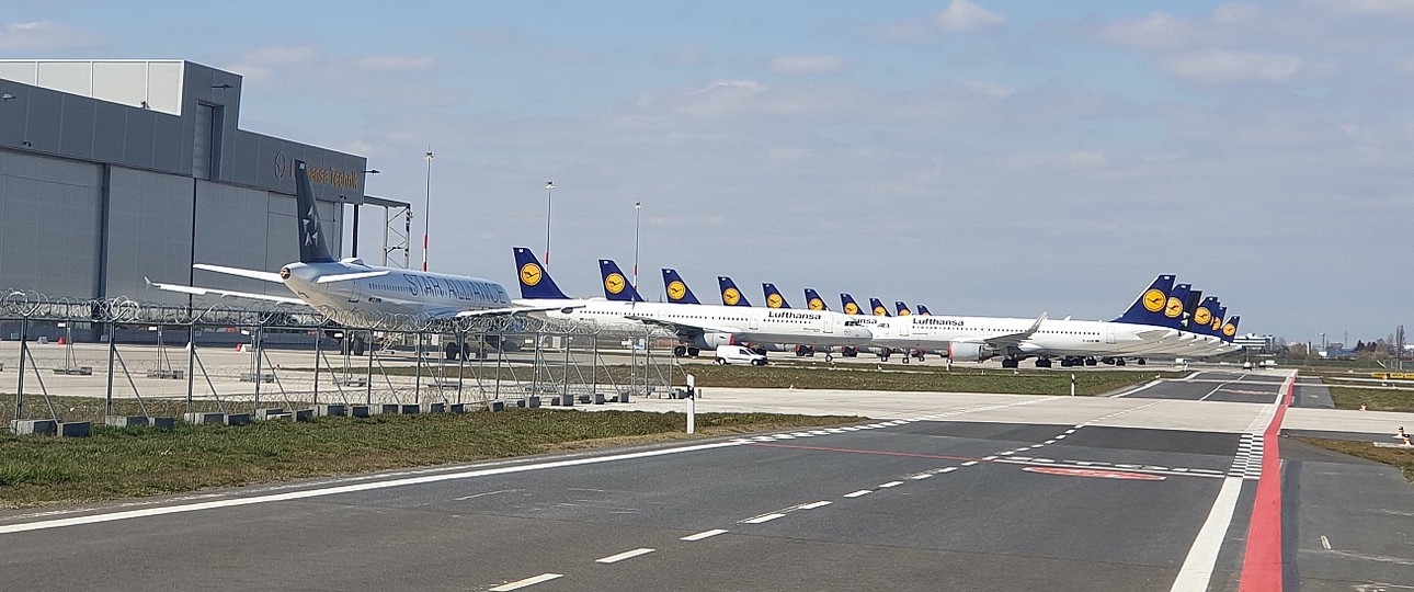 Flugzeuge von Lufthansa in Schönefeld.