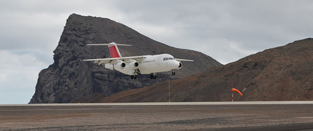 Eine ehemalige Swiss-Avro-RJ100 landet auf St. Helena: Atlantic Star führte einmal einen Testflug durch.