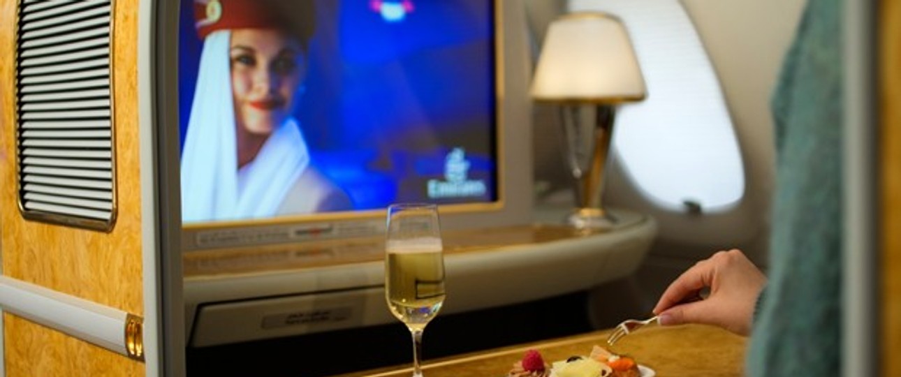 First Class von Emirates: Die Golfairline serviert Dom Pérignon.
