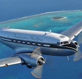 Chatham Pacific, einer der letzten DC-3-Betrieber im Liniendienst, stellt alle Flüge aus Protest ein.