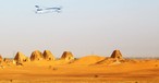 Dreamliner from El Al above Nubian pyramids (mock-up): The Israeli airline crossed Sudan for the first time.