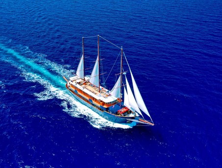 MS-Galileo lief 1992 als Zweimaster vom Stapel.