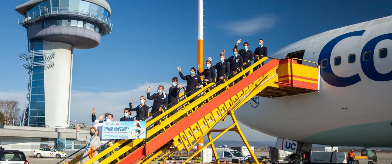 Die Condor-Crew vor dem Abflug: Ohne Tankstopp in die Ferne - das gibt es in Bratislava eigentlich nicht mehr.