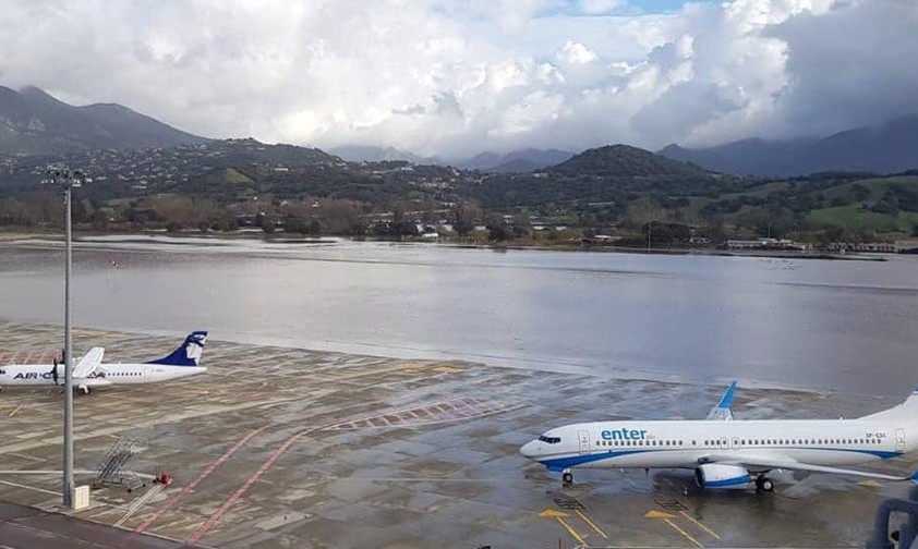 Flughafen Ajaccio: Unter Wasser.