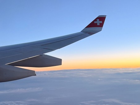 Blick aus einem Airbus A330 von Swiss. Es fehlen Pilotinnen und Piloten.