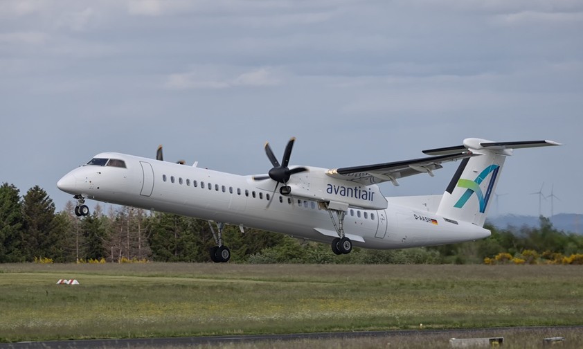 avanti air de havilland canada dash 8 400
