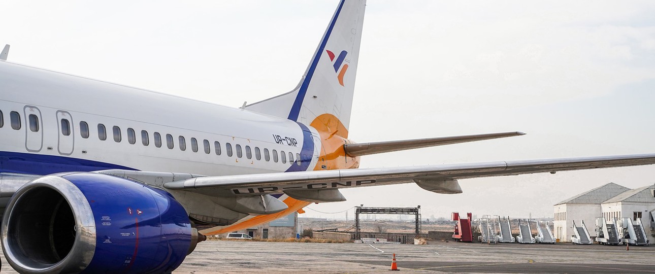Boeing 737 von Fly Armenia Airways: Warm landete ein Jet im Iran?