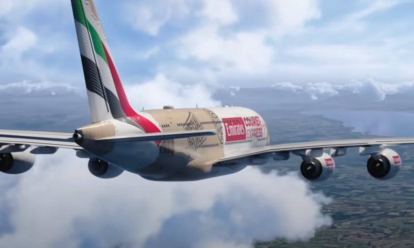 A380 vom Emirates: Das Flugzeug trägt die Courier-Express-Sonderlackierung