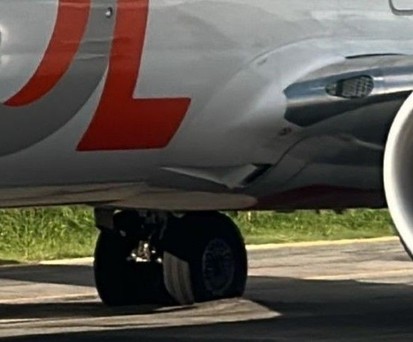Boeing 737 Max von Gol: Die Maschine bleib im Asphalt stecken.