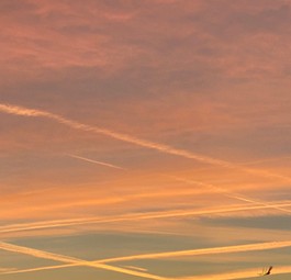 Flugspuren am Himmel: Über Russland seltener geworden.
