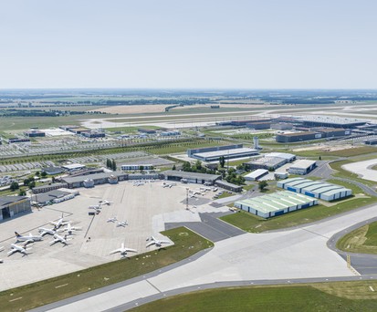 Flughafen Berlin Brandenburg: Zuerst Autos, bevor die Flieger kommen.