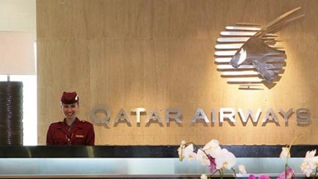 Qatar: Der Gast wird mit einem 10-Gänge Menü verwöhnt. Die eigene Premium Lounge am Flughafen in Doha neben auch SPA-Angebote für die Reisenden.