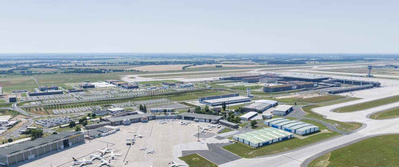 Flughafen Berlin Brandenburg: Zuerst Autos, bevor die Flieger kommen.