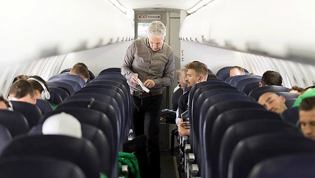 Mit dem Team vom FC St. Gallen flogen die Österreicher übrigens Weltrekord: Mit 2500 Kilometern und einer Flugzeit von 5 Stunden 23 Minuten war es von Friedrichshafen nach Krasnodar der längste kommerzielle Flug einer ATR72-600 Turboprop.