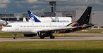 Der Airbus A320 von Titan Airways am 31. August 2026 in Hamburg-Finkenwerder: Übernimmt den Werksshuttle.