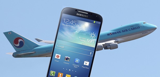 Samsung Galaxy S4 und B747 von Korean: Ein Jet transportiert eine Million Handys.