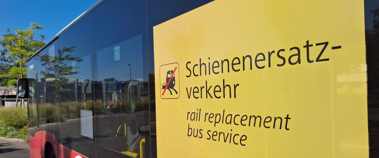Schienenersatzverkehr: Die Schnellbahn zum Flughafen Wien fährt nicht mehr.