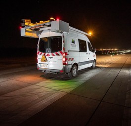 Fahrzeug mit Lasersystemen: Flughafen Basel-Mulhouse überprüft Start- und Landebahn mit neuer Technik.