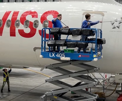 So putzt Swiss ihre Flugzeuge