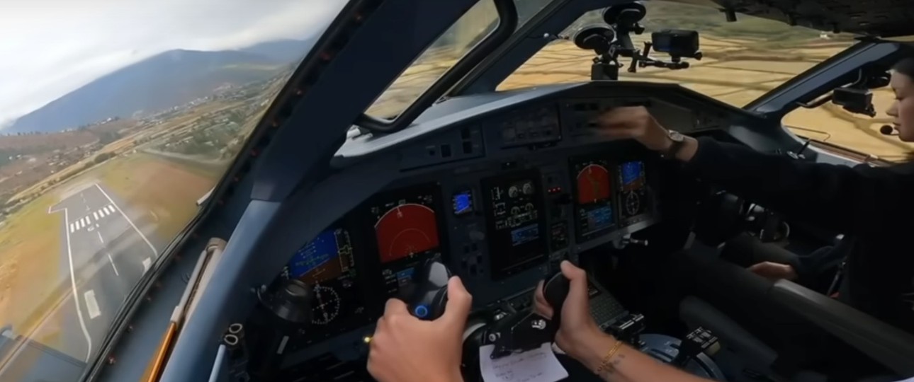 Die ATR 42 von Druk Air hebt ab: Flüge ab Paro.