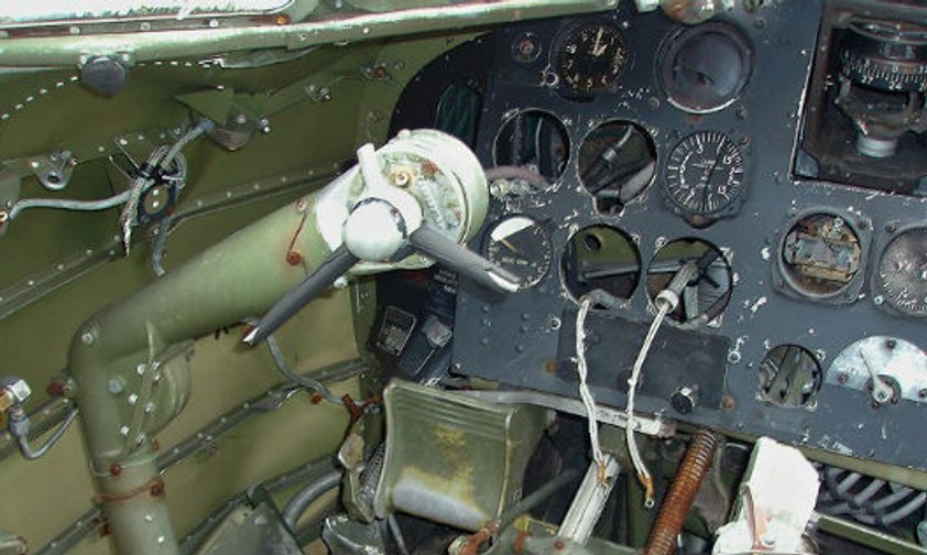 Blick ins Cockpit der 1943 produzierten C-47.