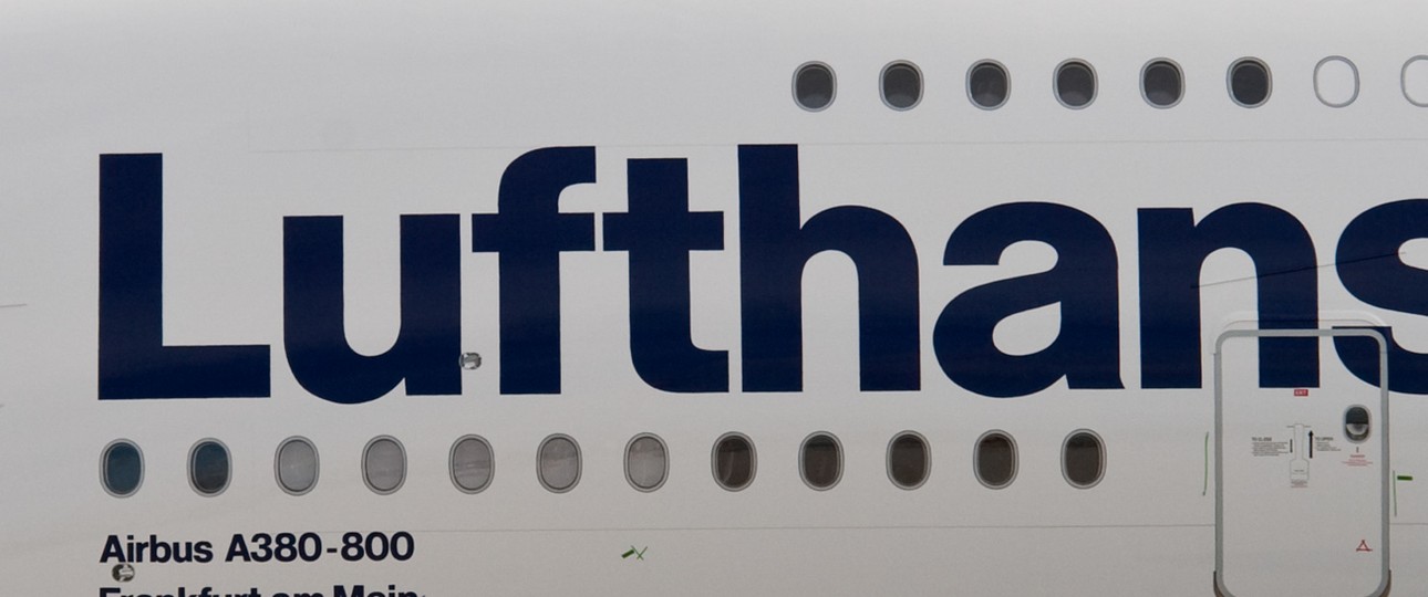 Detail eines Airbus A380 von Lufthansa: Viele Flugbegleiter fliegen derzeit kaum.