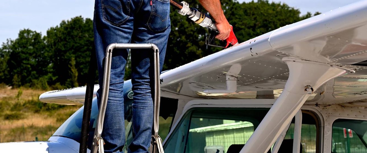 Betankung einer Cessna: Avgas 100 LL wird wohl auch nach 2025 noch in Europa verfügbar sein.