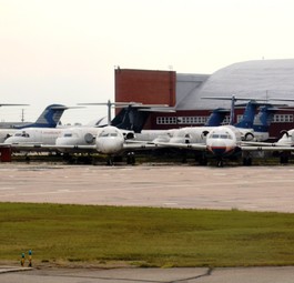 Die ehemalige Fokker 28 Flotte von Canadian Regional am Flughafen Saskatoon: Die Flugzeuge wurden zerlegt.