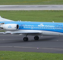 KLM Cityhopper würdigte den Gründer Anthony Fokker und das 100-jährige Bestehen der 1912 gegründeten Fokker-Werke auf der Fokker 70 mit dem Kennzeichen PH-KZU.