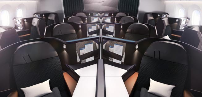 Die Sitze sind in einer 1-2-1-Konfiguratin angeordnet. In der Mitte bieten Sie eine ausfahrbare Trennwand.