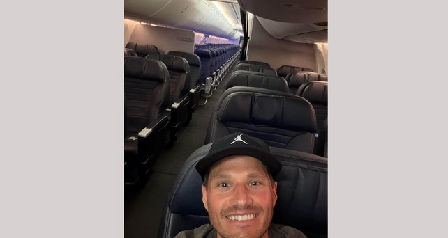Ziemlich viel Platz: Jaykwono auf dem Flug von United Airlines.