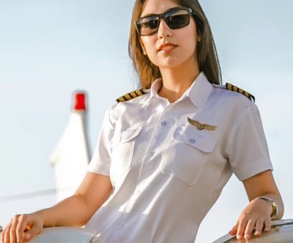 Mohadese Mirzaee: Afghanistans erste Pilotin fliegt heute für eine europäische Airline.