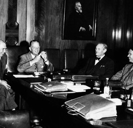 Im August 1946 unterzeichneten Prinz Axel von Dänemark, Thomas S. Falck, Per Kampmann, Marcus Wallenberg, Thomas Olsen und Carl Florman in Stockholm den Gründungsvertrag.