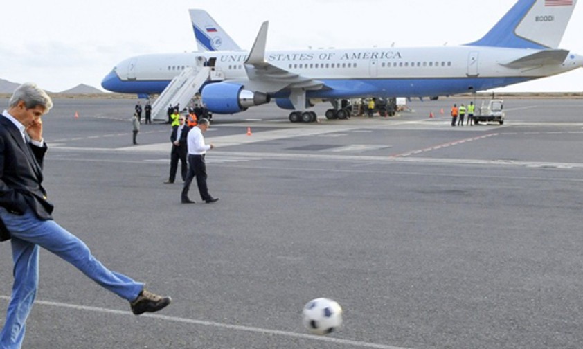 Er reist so viel, dass ein Flugplatz kaum noch fasziniert: US-Außenminister John Kerry.