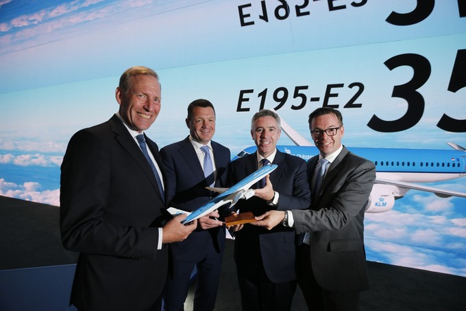 KLM möchte bis zu 35 Embraer E195-E2 kaufen. Konkret interessieren sich die Niederländer für eine feste Order über 15 Jets und Kaufrechte für 20 weitere Exemplare.