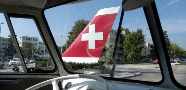 Heckflossen-Kreisel beim Hauptsitz von Swiss: ...