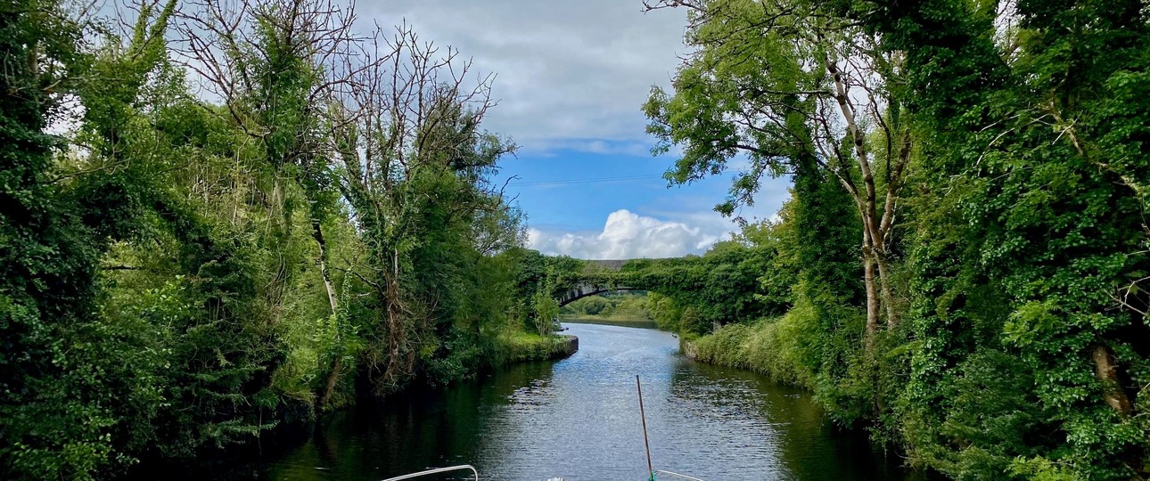 Nicht immer ist es so schmal auf dem Shannon wie hier im Jameson Canal