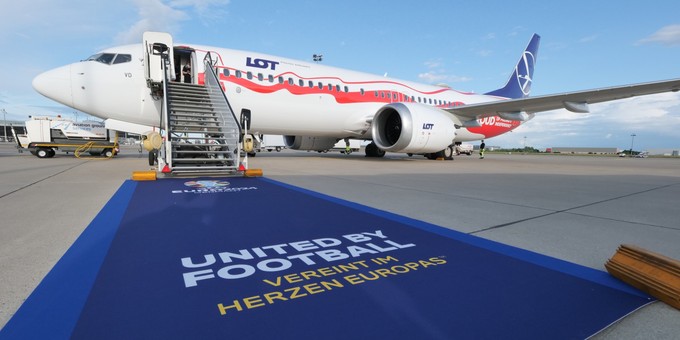 Am Flughafen Hannover landeten am Dienstag (11. Juni) die Teams aus Polen und ...