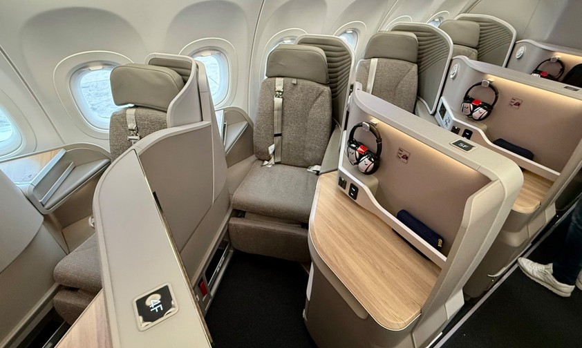 Was Iberia in ihren Airbus A321 XLR bietet: Hier zu sehen ist der Business-Sitz.