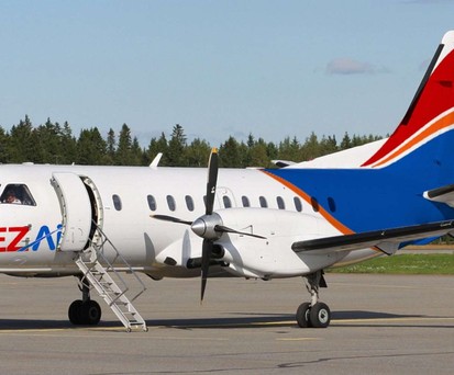 Eine Saab 340 von EZ Air: Die Airline muss sich einen neuen Namen suchen.