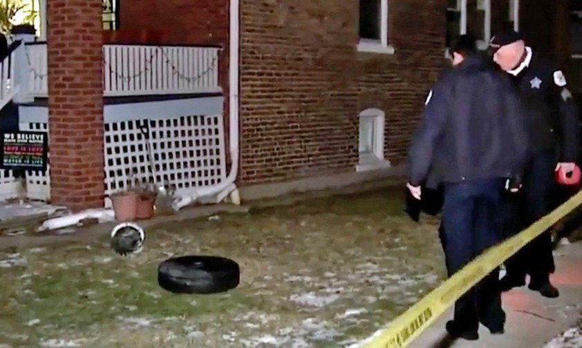 Plötzlich knallt ein Flugzeugreifen in den Vorgarten