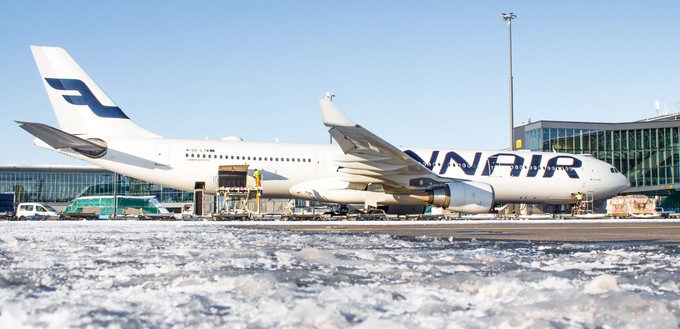 Auch Finnair sorgt nur mit Logo und Schriftzug für Kontrast auf ihren Flugzeugen.